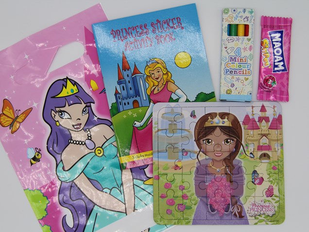 Princess party loot bags - filled image