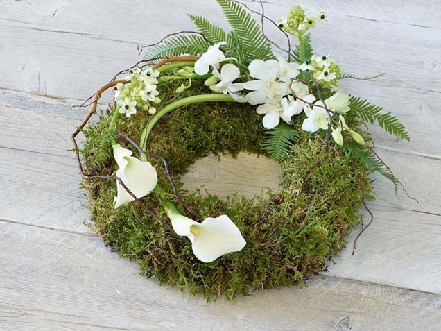 Eco-friendly White Calla Wreath image