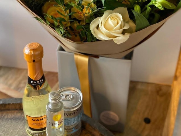 Pinapple Spritz Drinks Content